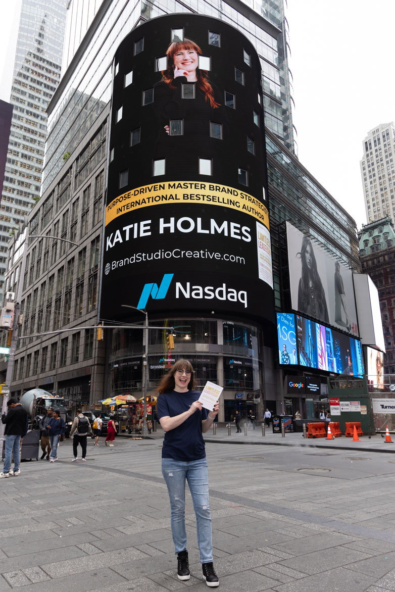 Katie-Holmes---0821.11am-30